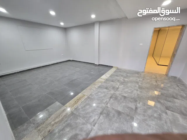 طابق ارضي يصلح كمكاتب لنشاط  تجاري او صحي مكاتب