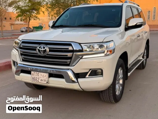 Used Toyota Land Cruiser in Dubai