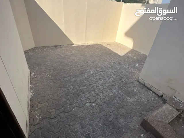 ارض تجارية للبيع