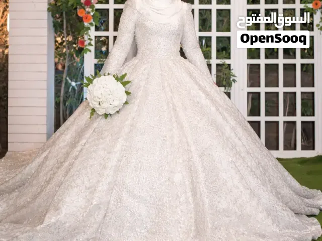 فسان فرح  ابيض بالطرحه  للبيع