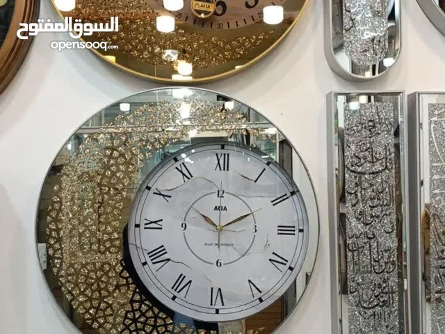 ساعة جدارية ثلاثية فاخرة من المرايا تصميم عصري يلفت الأنظار