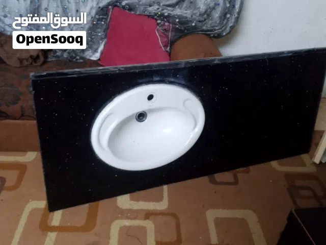 رخام اسود  مع مغسله بحال الوكاله