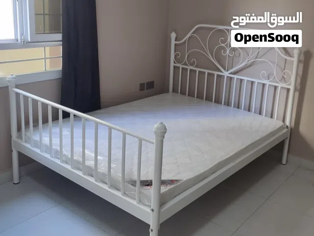 سرير مع دوشق
