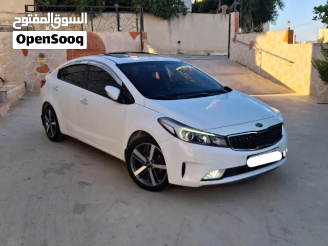 2017 كيا سيراتو Standard