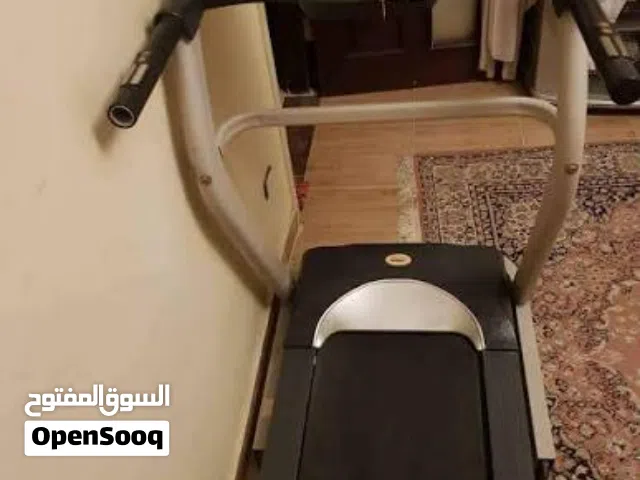 جهاز جري مستعمل نظافة 100% مع جهاز هز للبطن