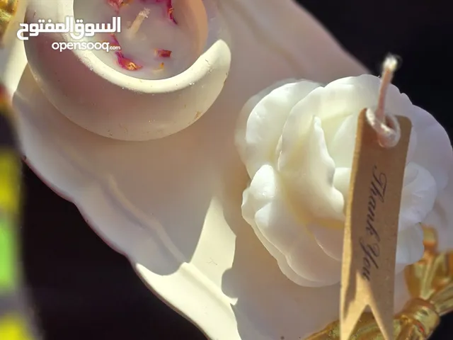 شمع يدوي فاخر – تصميم مزهريّة مع وردة فاخرة
