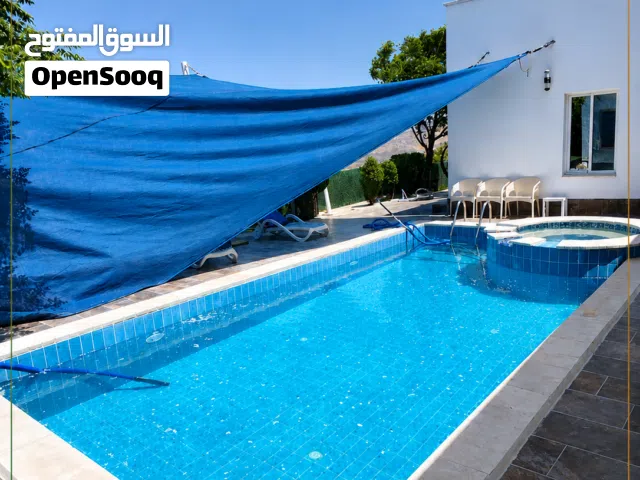 احنا بنقدملك افخم الفلل في اعلى قمم جرش عشان تستمتع انت و عائلتك و صحابك و تغيروا جو