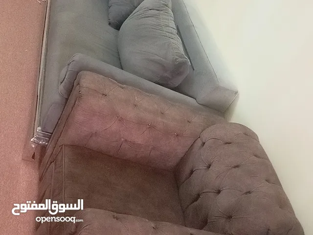 صالون من تلاته طروف زوز كراسي وواحد كنبه كبيره ربي يبارك نضاف