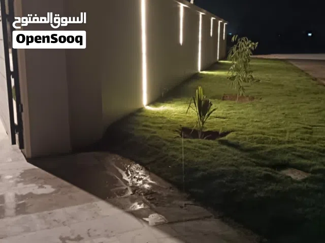 فيلا راقية في موقع جميل وهادئ، مثالية للسكن العائلي.  Luxury Villa in a Beautiful and Quiet Location