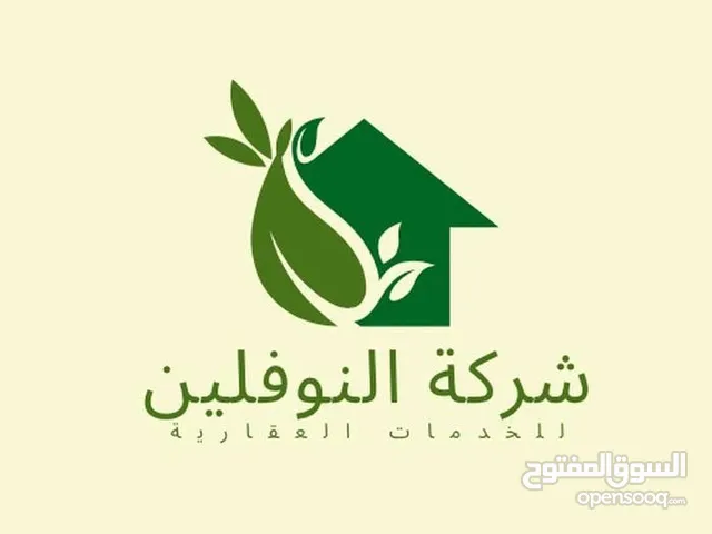 عمارة سكانيه تجاريه تتكون من شقاتين  وملحق بلمصعد ف منطقة فشلوم لي الأيجار