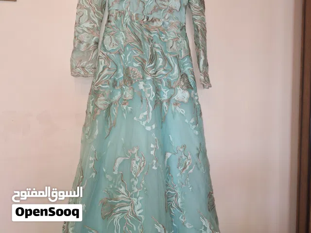 فستان سهرة راقي جداً بحالة الوكالة للبيع (لون سماوي ملكي)  مقاس 38