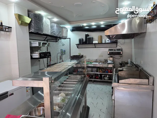 مطعم سناكات: شمس الجبل مرخص و مجهز