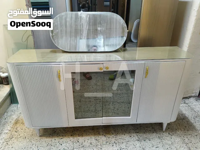 الجديد اهو يا بتوع التقليد  بوفيه تحفه 4 دلف دلفتين ف النص زجاج فاميه خشب الجسم كونتر سنداوتش  الص