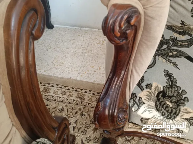 طقم كنب بحال الجديد وارد مصري 7 مقاعد