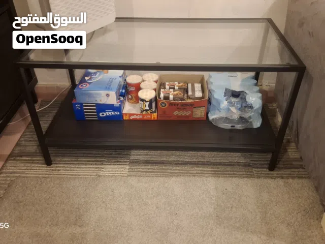 طاوله من ايكيا  بحاله ممتازه