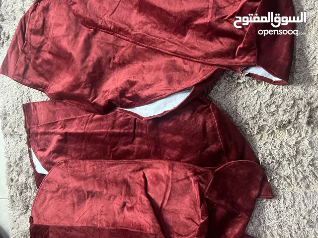 طقم كنب مع  طقم طربيزات مع سجاده كلها بحاله ممتازه