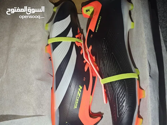 حذاء كرة القدم اديداس