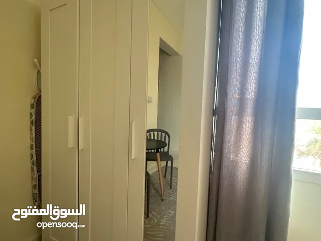 خزانة ملابس ثلاث أبواب إيكيا لون أبيض