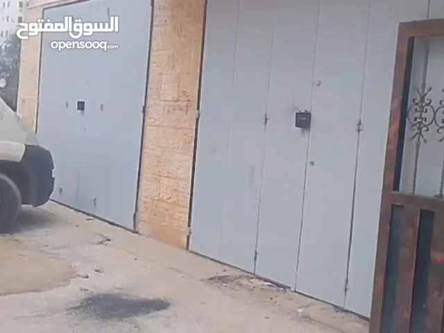 مخزن مساحته 120متر