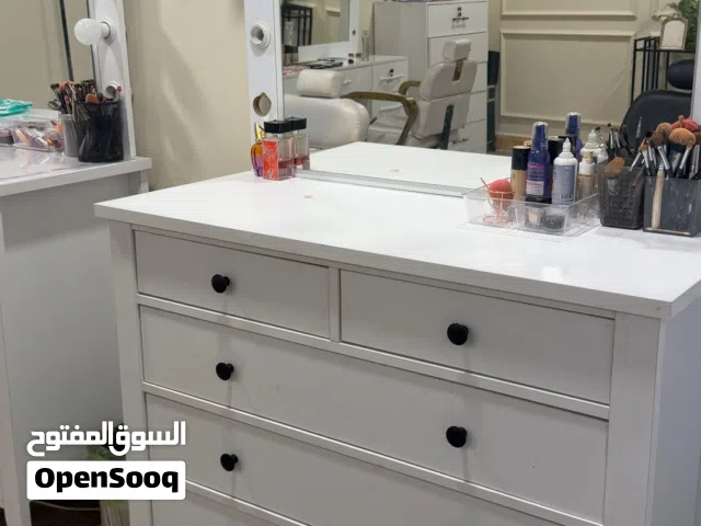 ميز مكياج مودرن ماركة ايكيا