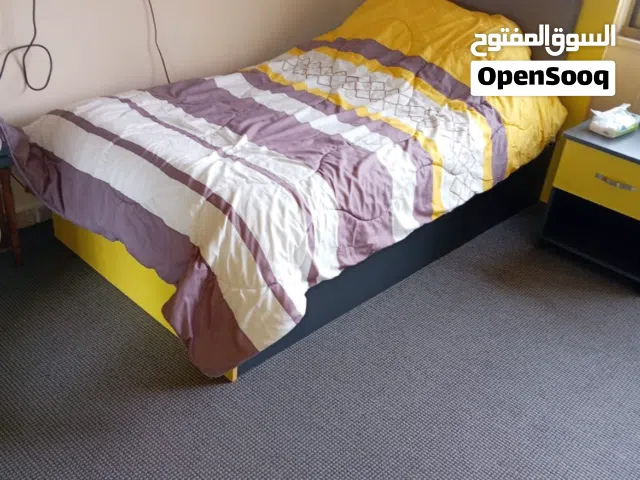 تخت للبيع حاله ممتازه الرقم