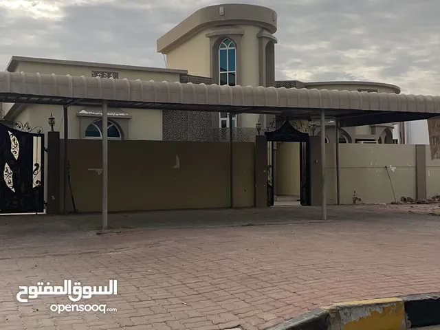 300 m2 5 Bedrooms Townhouse for Rent in Al Batinah Sohar