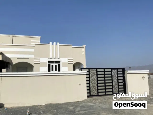 للبيع فيلا العوينة خلف حضانة اشبال الفيحاء