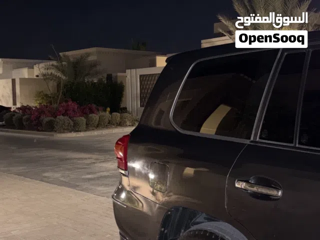 تواير باللون استخدم نظيف قياس رنج17 تواير900 السعر طيب اللي جاد يتواصل وفاله الخير