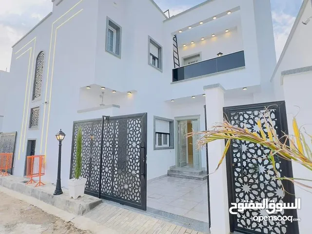 296 m2 5 Bedrooms Townhouse for Sale in Tripoli Ain Zara