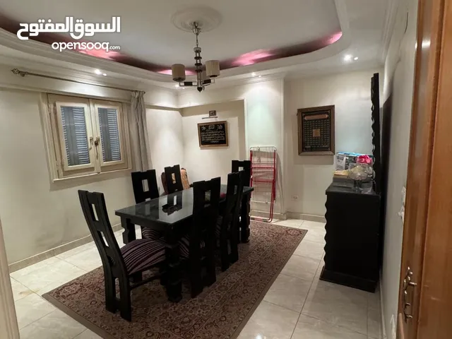 شقة مفروشة للايجار السنوي فقط 3 غرف بمدينة نصر الحي السابع بجوار المحكمه عقد سنوي فقط   .      . ...