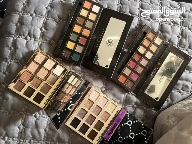 Barely used tarte and Anastasia beverly hills eyeshadow pallets