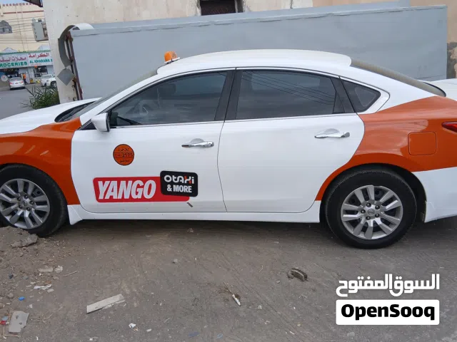 نيسان التيما تكسي مع الرقم