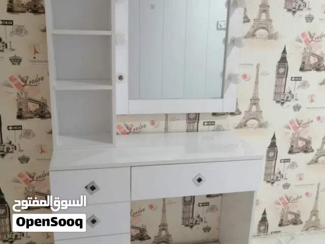 ميز ومرايه
