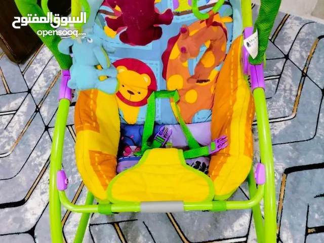 اغراض اطفال نظيفة جدا (كرسي طفل+حجلة+كركوت+مسند جلوس+دوشك)