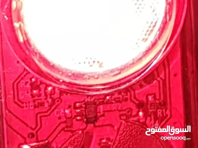 نور خلفي تريك بونتريجر ، مع الدراجات الهوائية lights وعندي أنوار بيضاء أمامية لو تحتاج