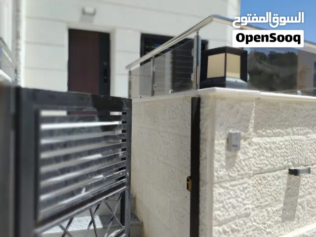 شقة ارضية 180 متر  مع ترس 90م في ضاحية الامير علي بسعر مميز تشطيب حديث