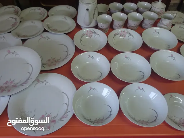 طقم صيني من النوادر بحاله الوكاله