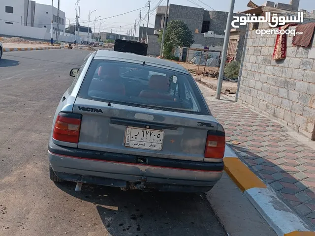 سيارتين أوبل فكترة وأوبل استرا