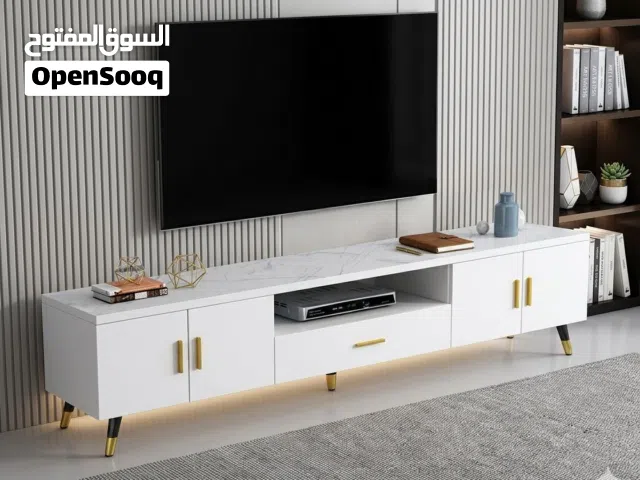 طاولة تلفاز أنيقة باللون الأبيض