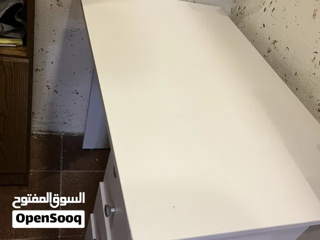 مكتب خشب ابيض لاتيه ملبس فورمايكا