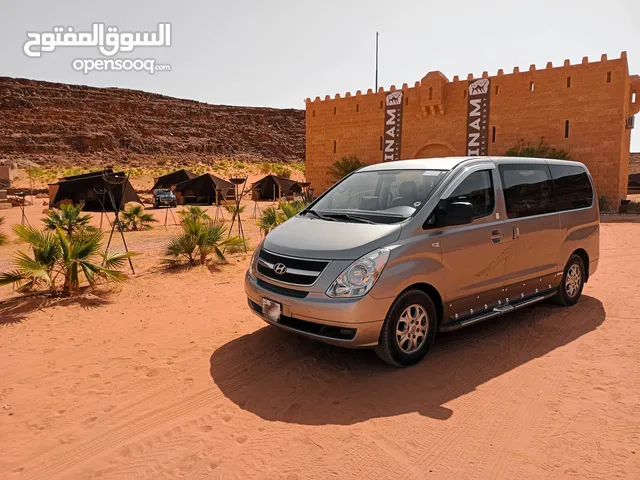 فقط مع السائق باص توصيل7 ركاب رحلات  استقبال من وإلى المطار جسر الشيخ حسين ،. Minivan recei