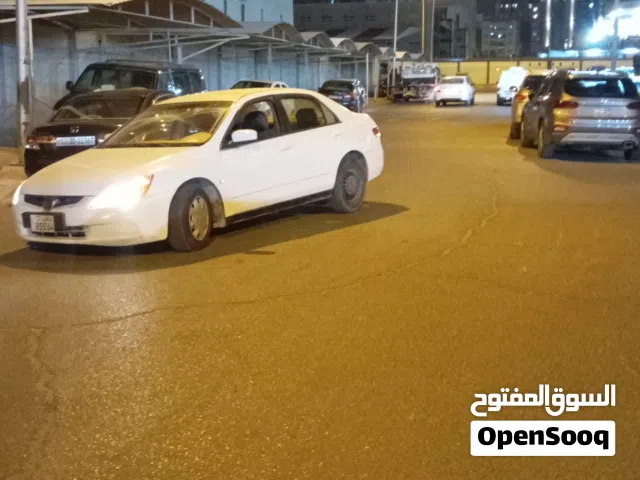2004 هوندا اكورد DX