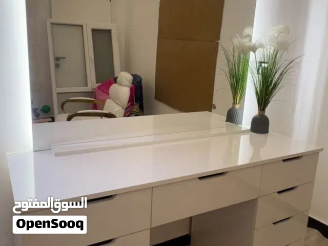 ميز تواليت جديد ثقيل جدا