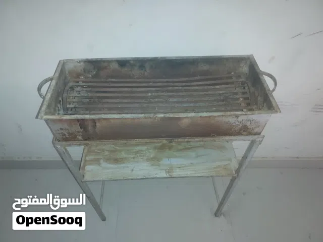 شوايه مع اعواد مشاكيك مستعمله تحتاج صنفرة ورش .