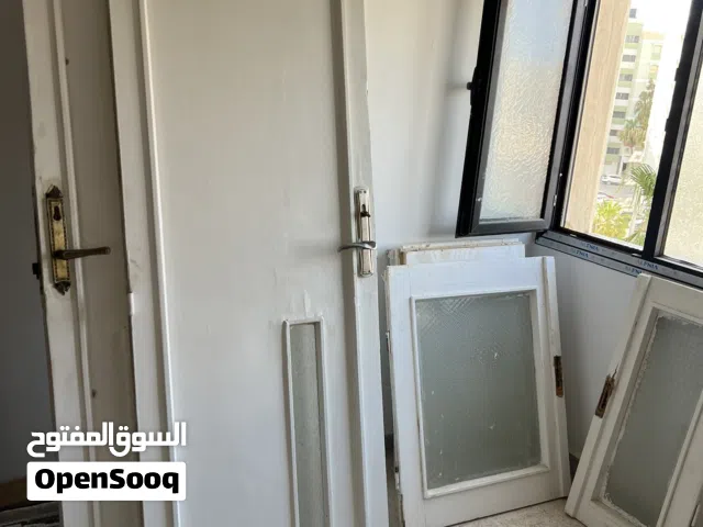 ابواب و شبابيك خشب للبيع