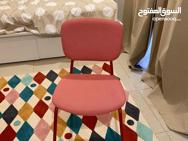 كراسي ومكتب وطاولة من ايكيا ikea