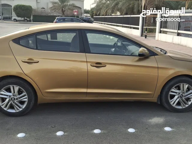 2019 هيونداي النترا Standard