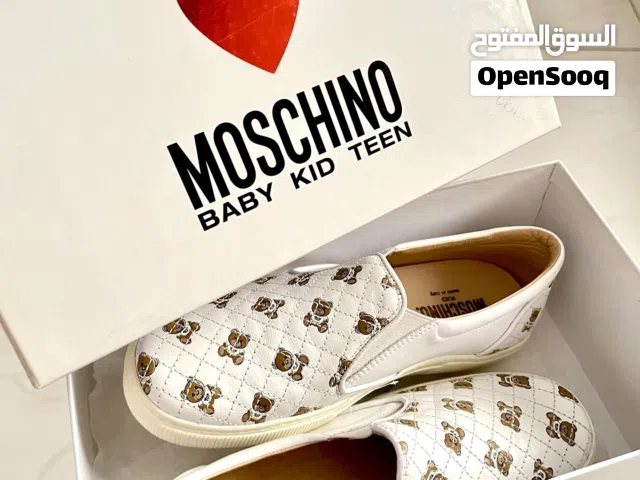 سنيكرز moschino love جديد مكان الشراء قصر الأحذية  مقاس 36