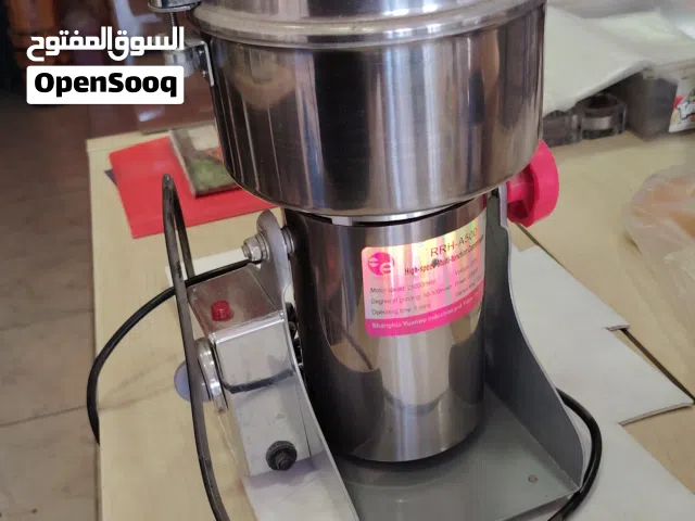 مطحنة بهارات ومكسرات