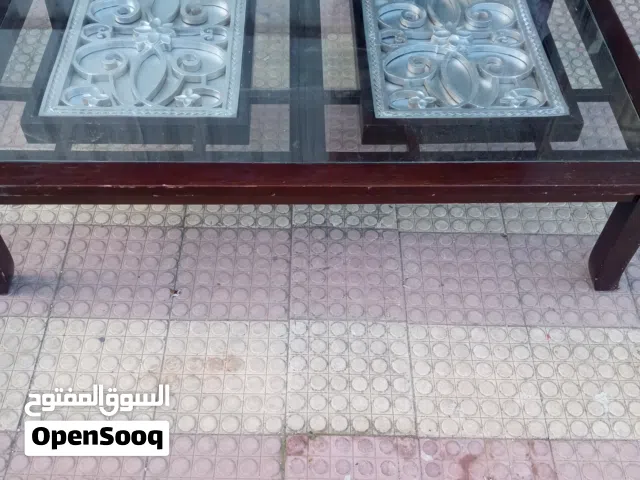 طاوله غرفة ضيوف وطاولة شاشة عرض للبيع بسعر مغري